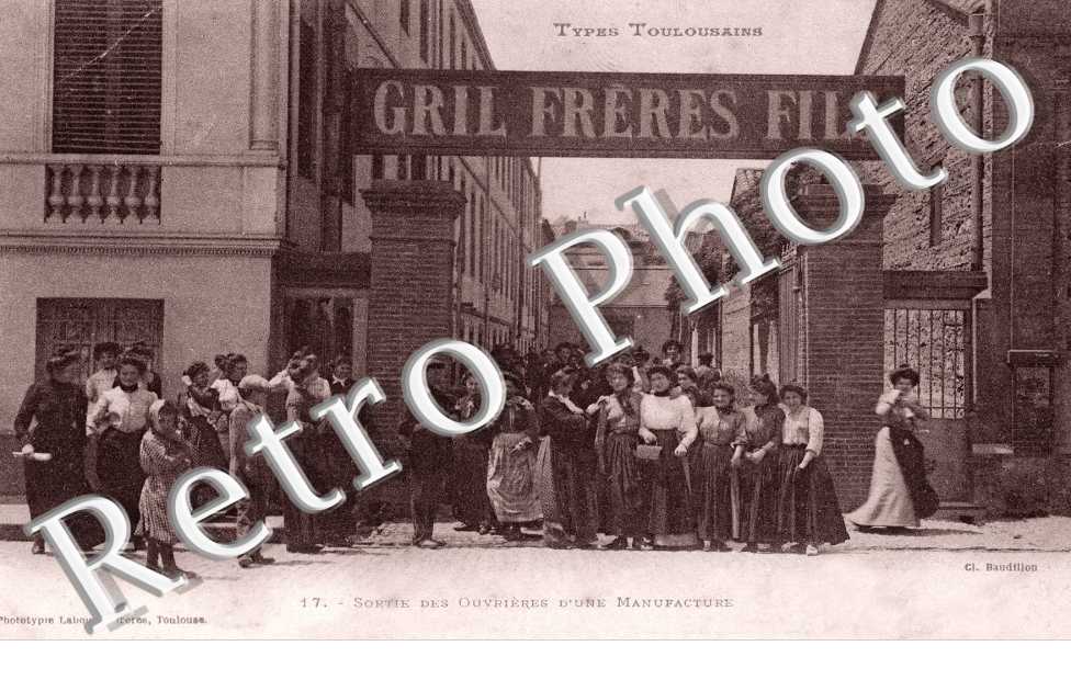 Types Toulousains - sortie des ouvrières de la manufacture Gril Frères Fils - Rue Riquet