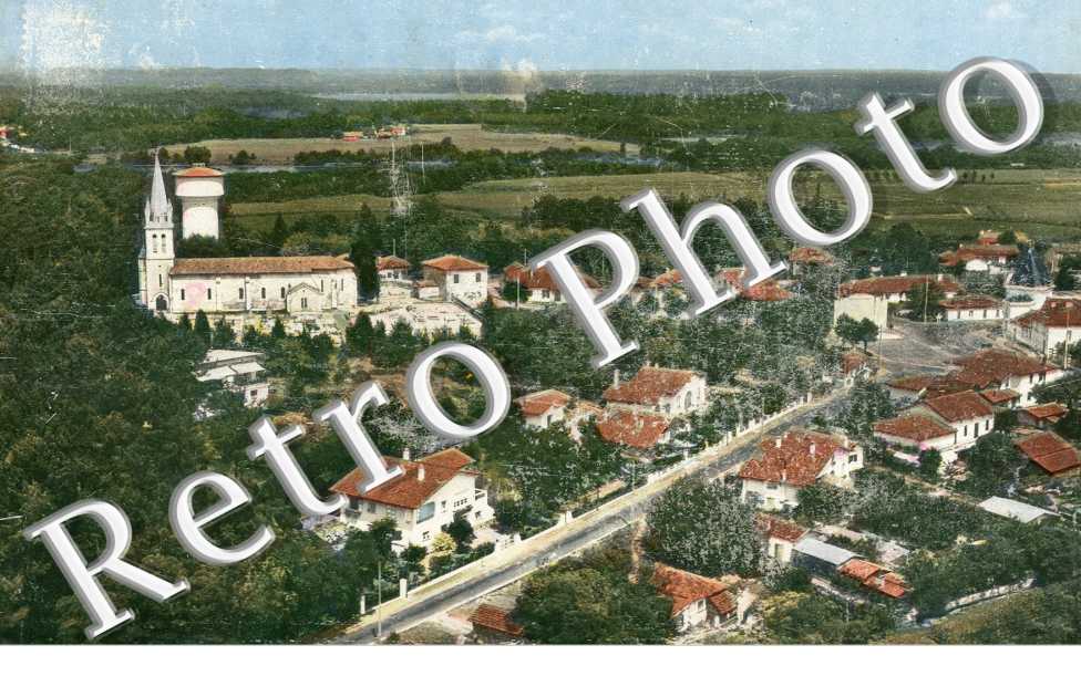 vue generale aerienne et au fond l'etang blanc