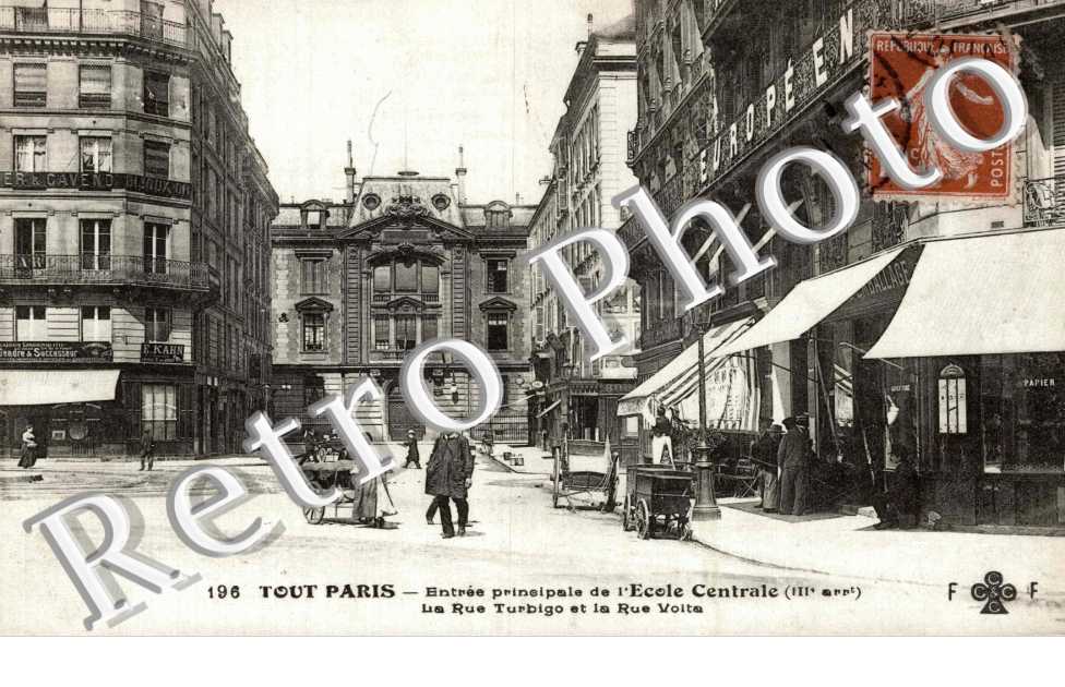La rue Turbigo et la rue Volta Entree principale de l'ecole centrale