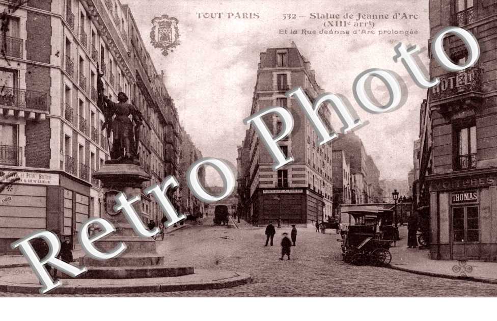 Statue de Jeanne d'Arc et la rue Jeanne d'Arc prolongee