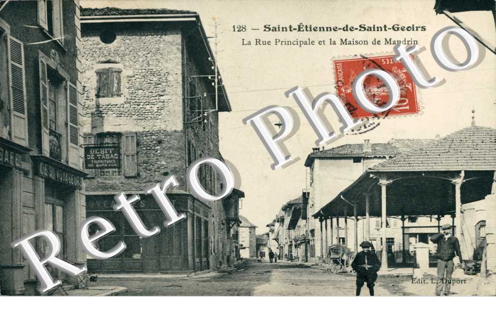 la rue principale et la maison de Mandrin