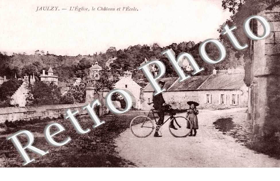 l'eglise, le chateau et l'ecole