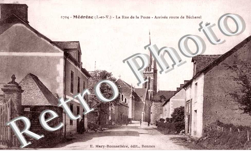 la rue de la Poste. Arrivee route de Becherel.