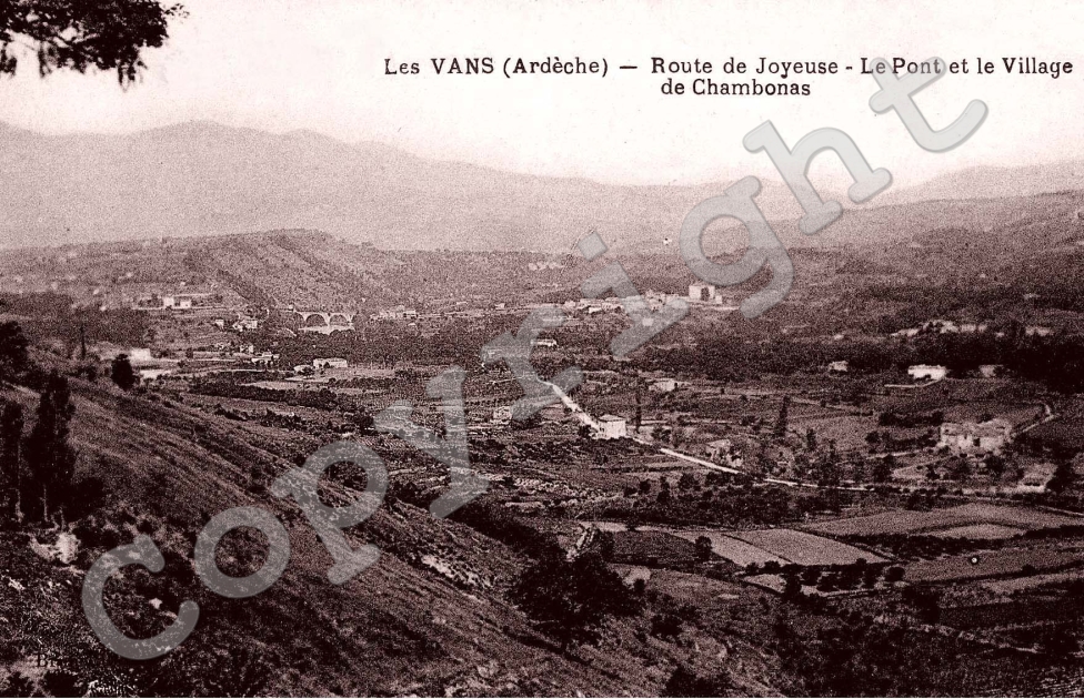 le pont et le village de Chambonas.