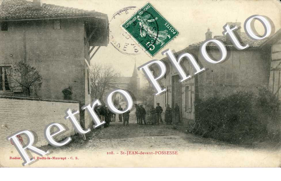 rue principale vers eglise.