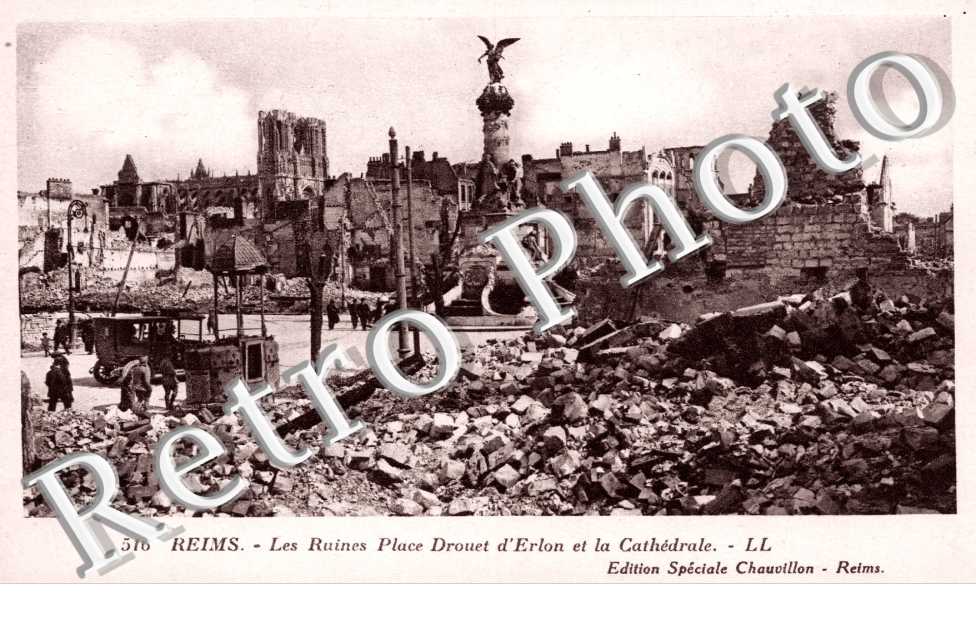 Les Ruines place Drouet d'Erlon et la Cathedrale