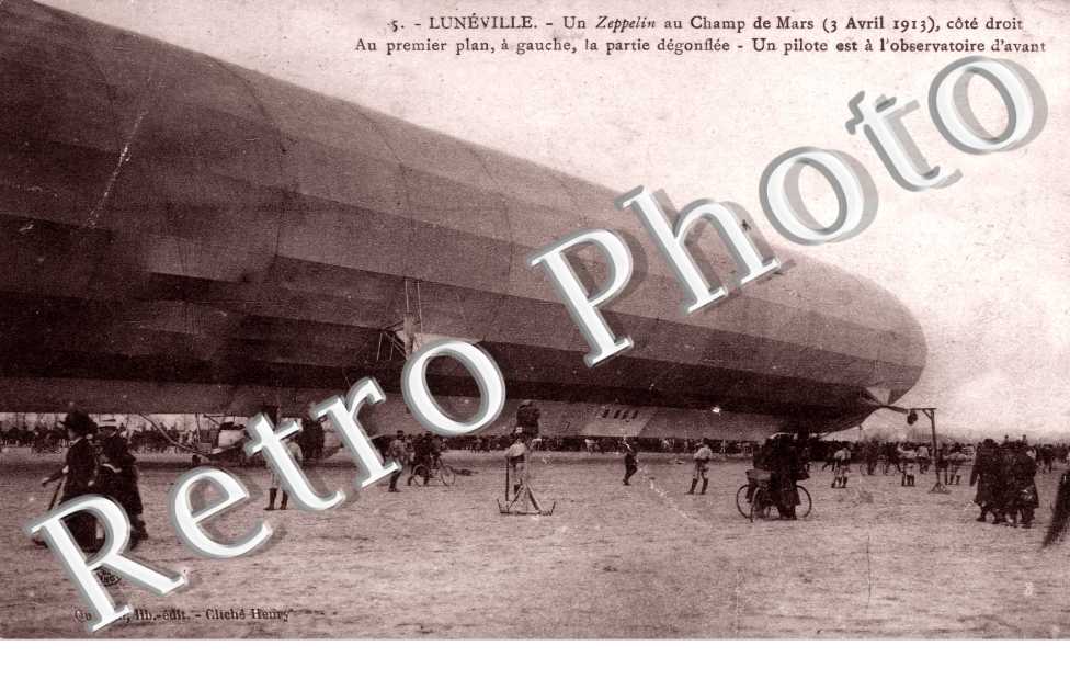 Le Zeppelin au Champ de Mars