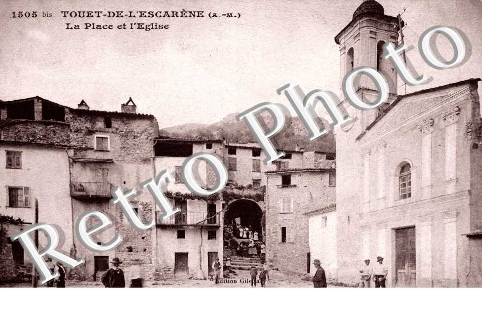 la place et l'eglise