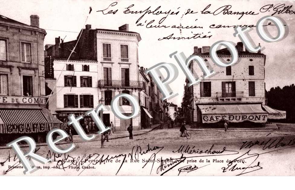 la rue Saint-Simon prise de la place du port