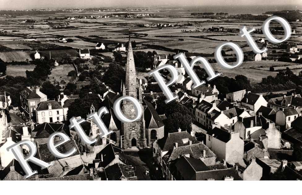 vue aérienne L'église et le Bourg