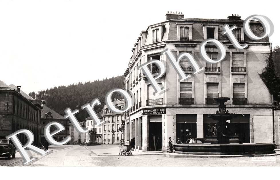 rue Jules Ferry. Quincaillerie Paul et Louis Crouzier.