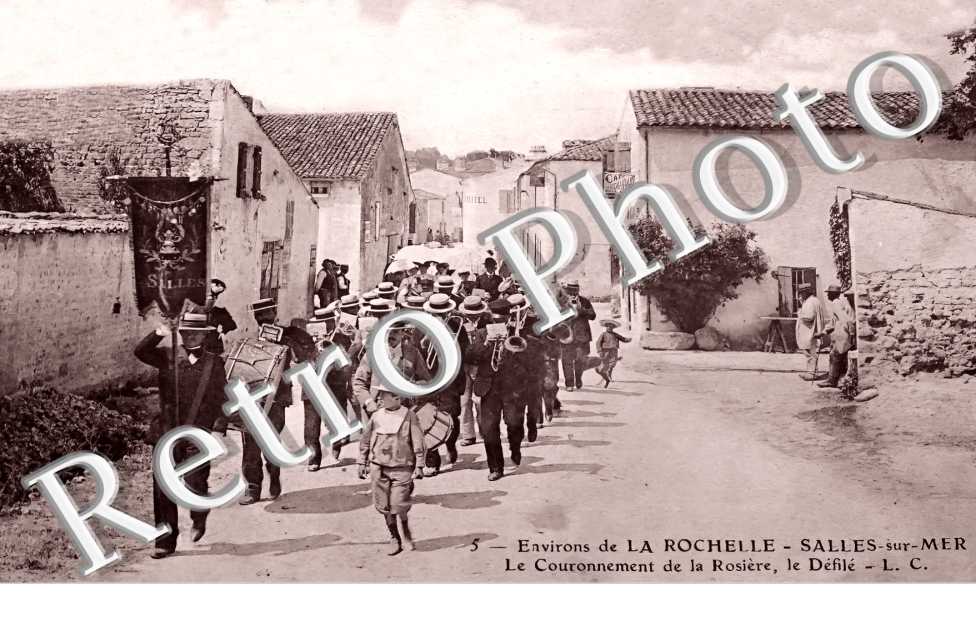 Couronnement de la Rosière, le défilé