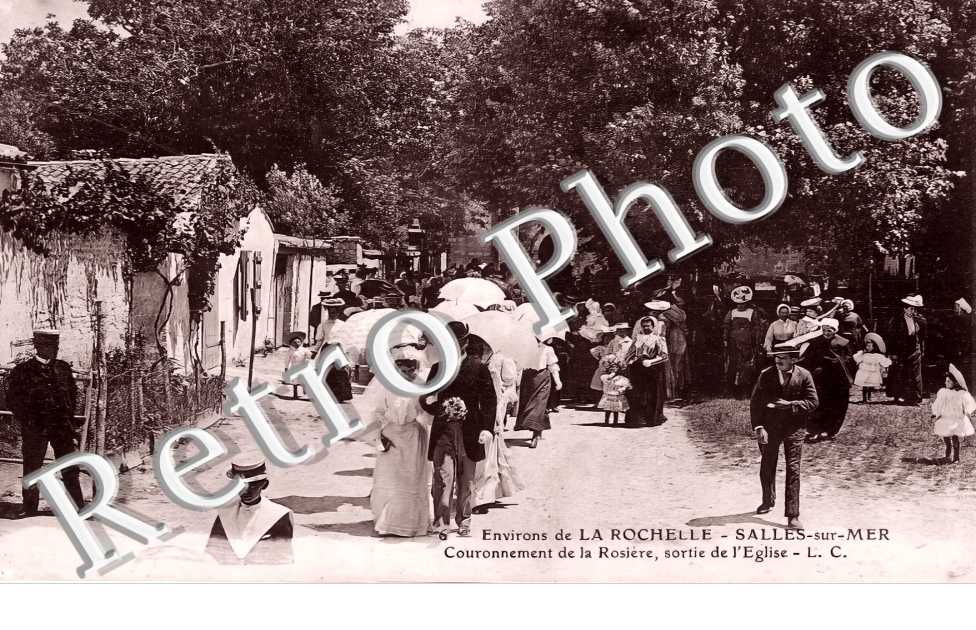 Couronnement de la Rosière, sortie de l'église