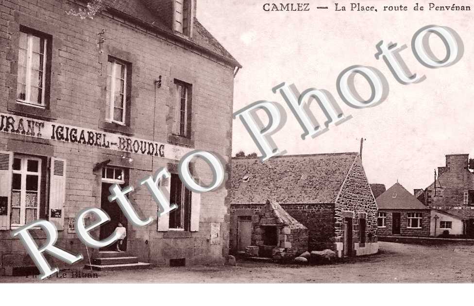 la place, route de Penvénan