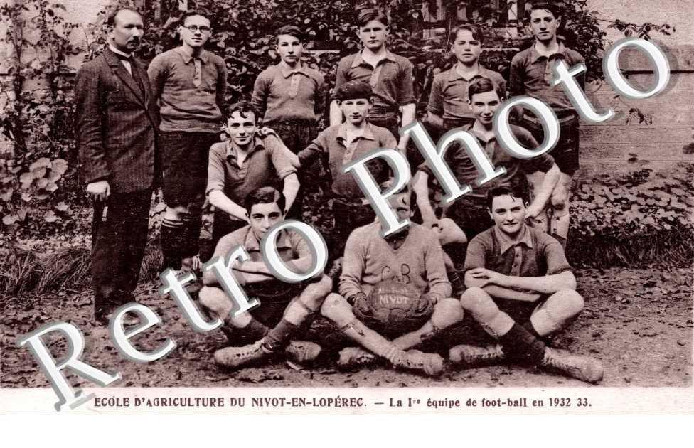 école d'agriculture du Nivot-Lopérec - La 1ere équipe de foot-ball en 1932 33