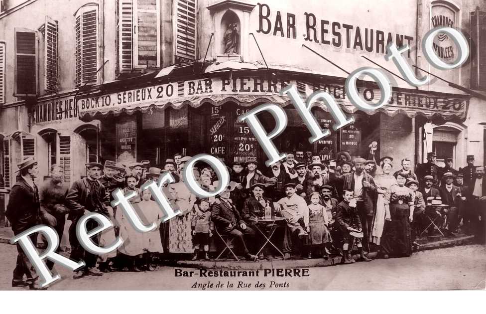 Bar Restaurant Pierre. Angle de la rue des Ponts