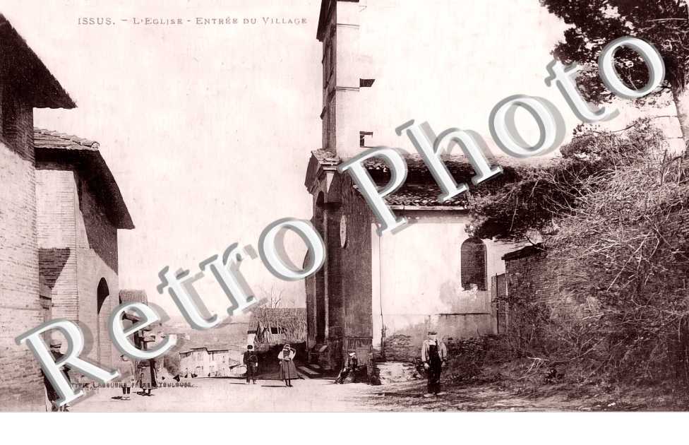 l'église. Entrée du village.