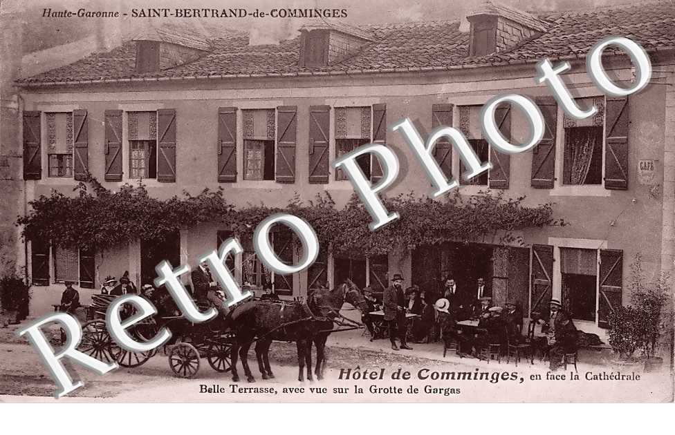 Hôtel de Comminges, en face la Cathédrale