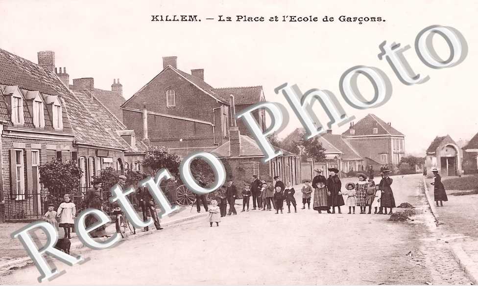 la place et l'école des garçons