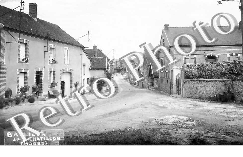 UNE RUE