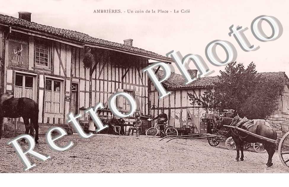 un coin de la place. Le café