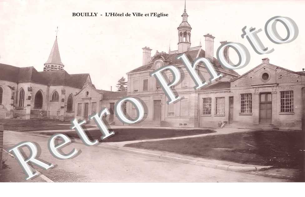 l'hôtel de ville et l'église