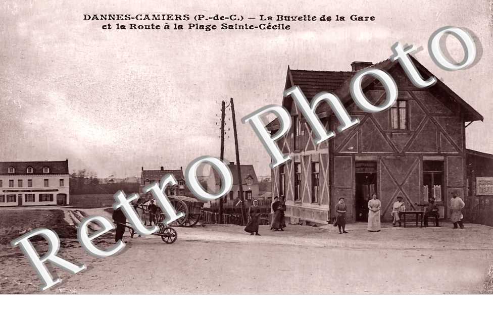 La buvette de la gare et la route à la plage Saint-Cécile
