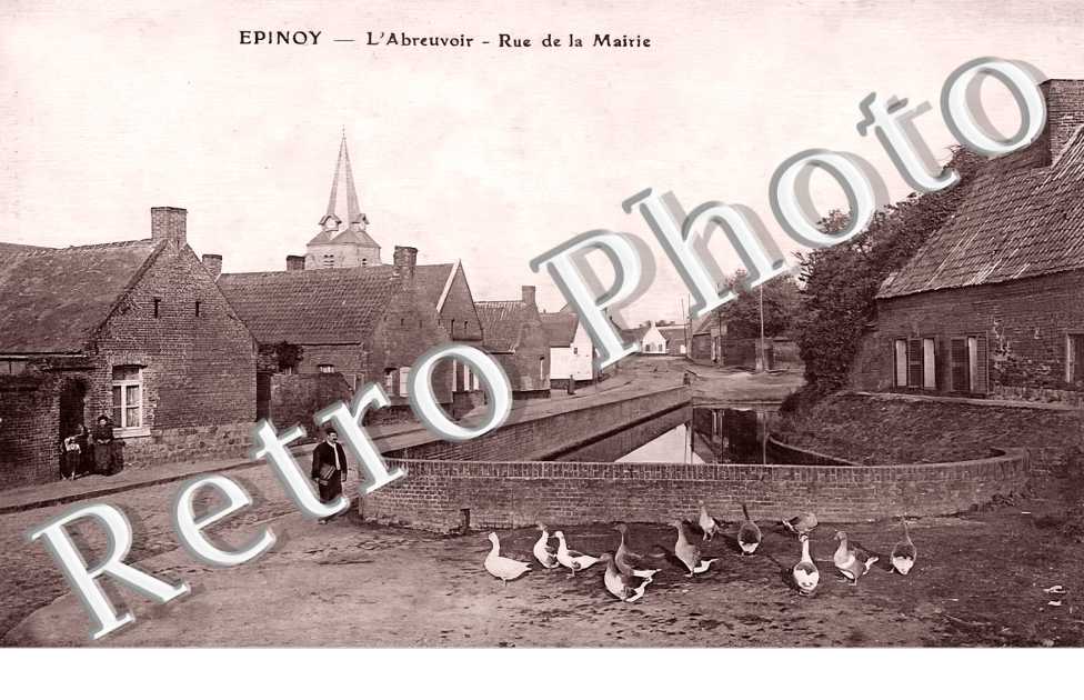 l'abreuvoir. Rue de la mairie