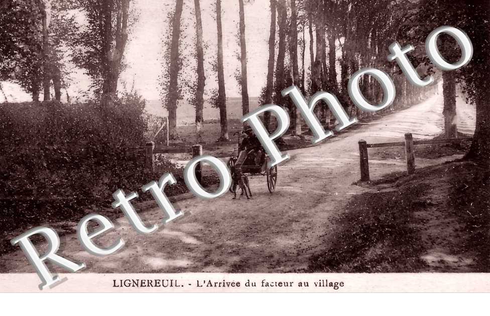 l'arrivée du facteur au village