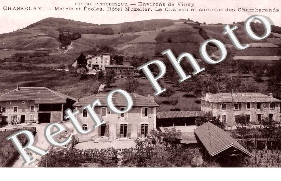 mairie et écoles. Hôtel Muzelier. Le château et sommet des Chambarands