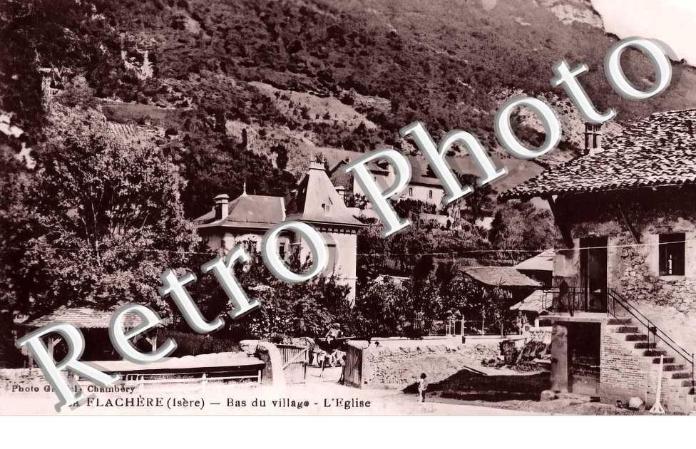 bas du village. L'église