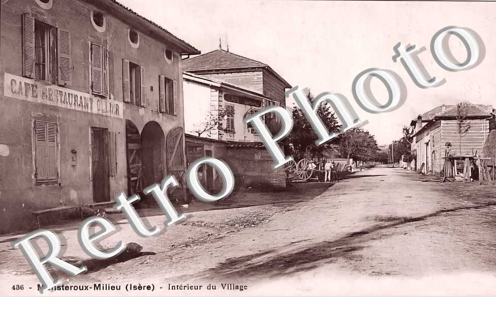 Intérieur du village - cafe restaurant