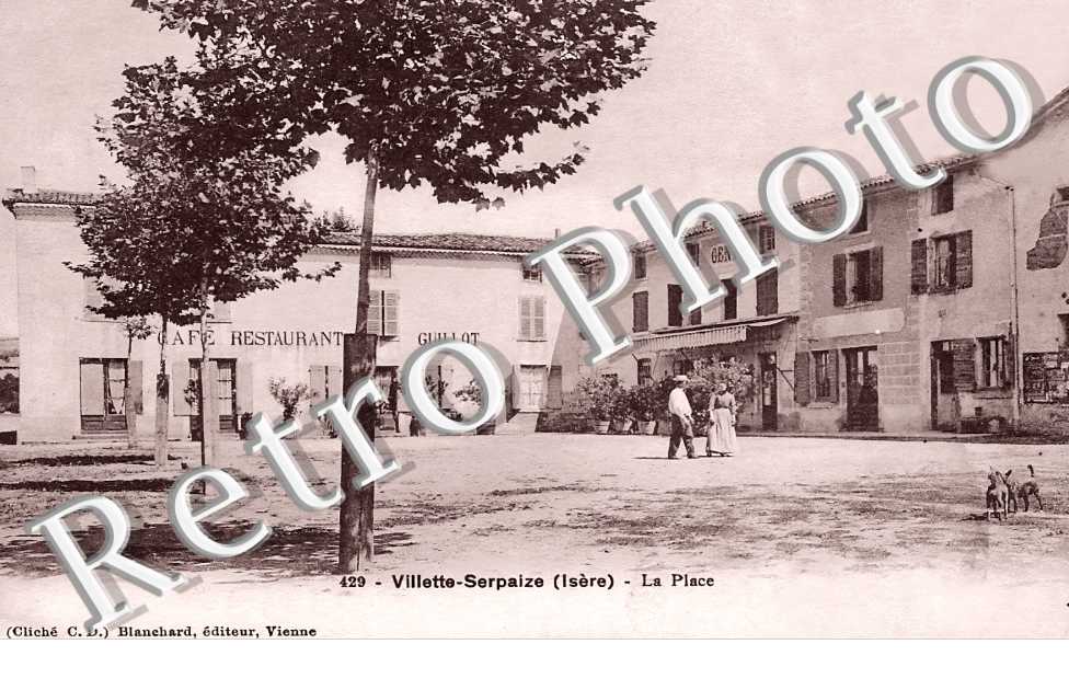 VILLETTE-SERPAIZE - La place