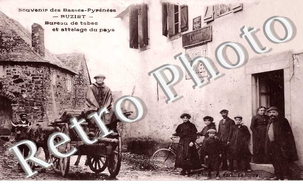 bureau de tabac et attelage du pays