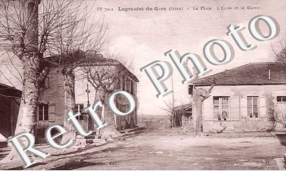 la place L'école et la mairie