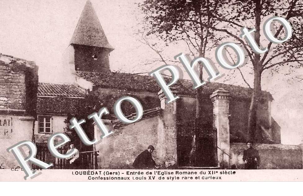 entrée de l'église romane