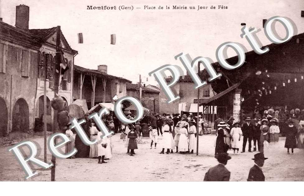 place de la Mairie un jour de Fête