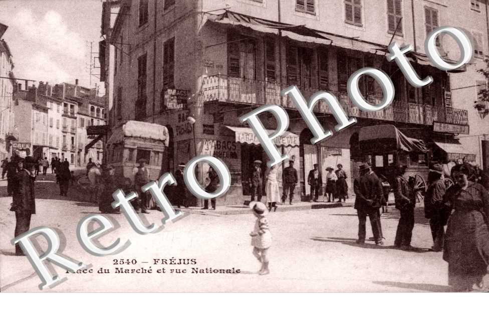 Place du marché et rue Nationale