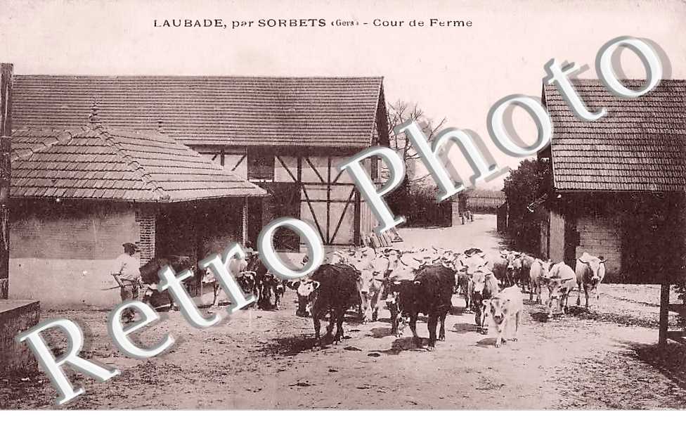 LAUBADE. Cour de ferme