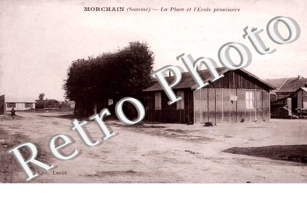 la place et l'école provisoire