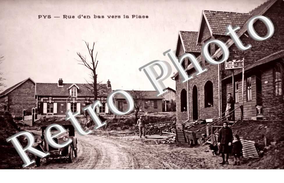 rue d'en bas vers la place