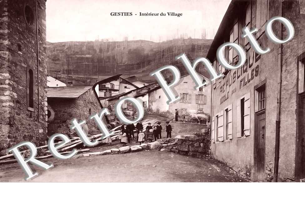 Intérieur du village