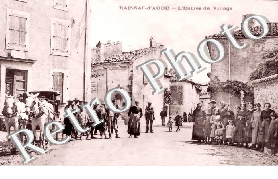 l'entrée du village