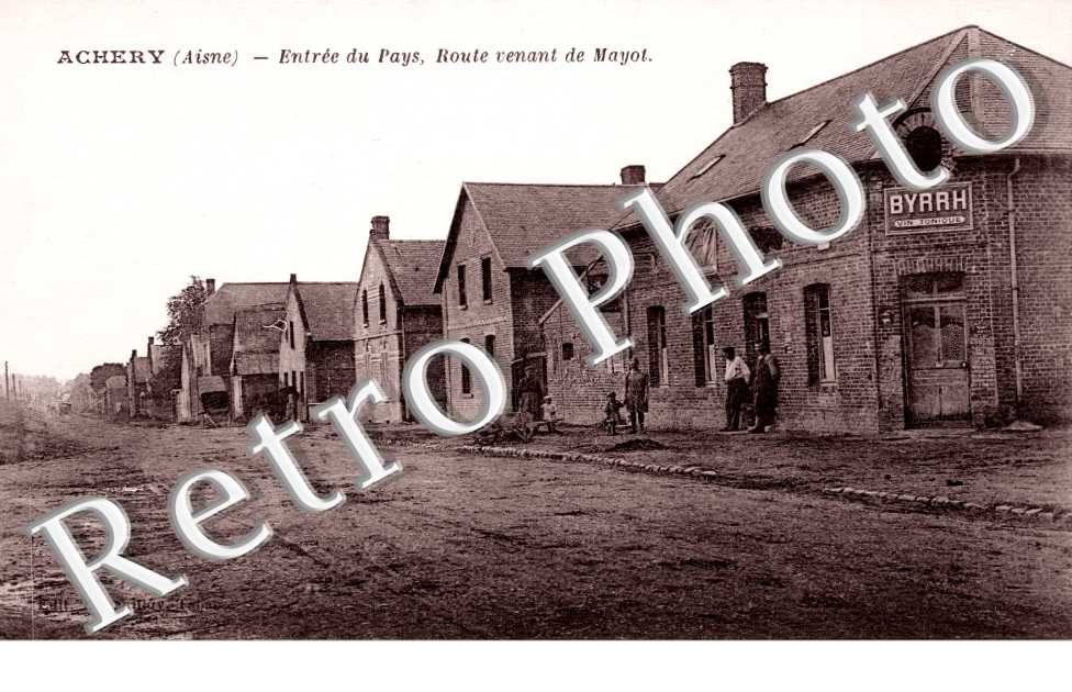 entrée du pays, route venant de Mayot