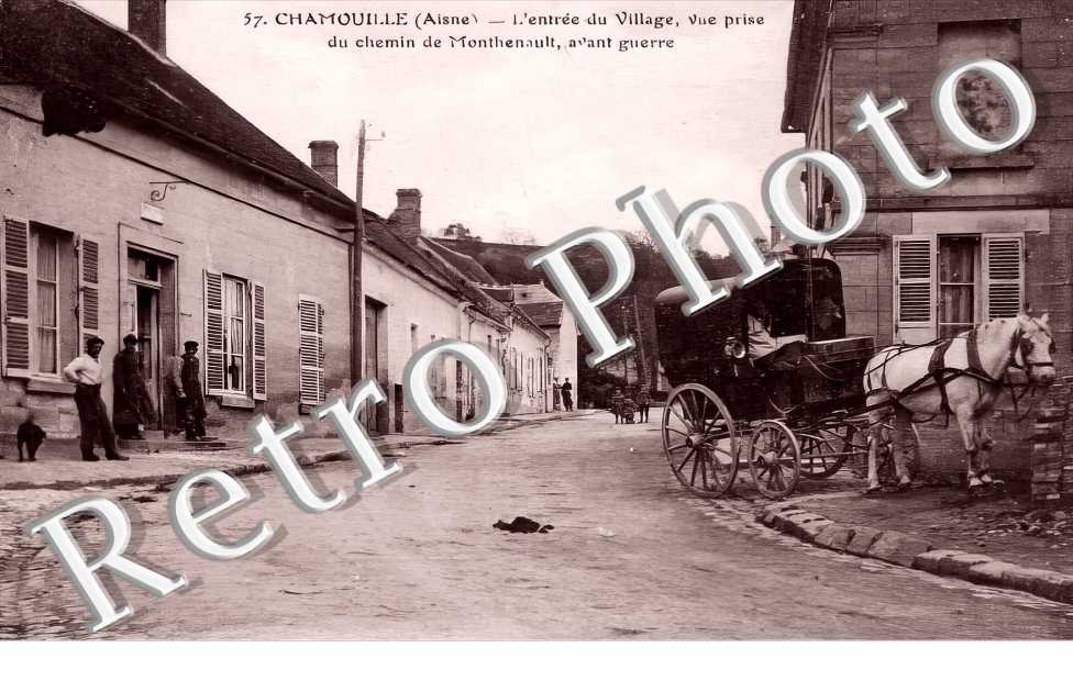 l'entrée du village, vue prise du chemin de Monthenault avant guerre