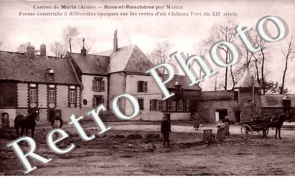 ferme consruite à différentes époques sur les restes d'un château Fort du XII eme siècle