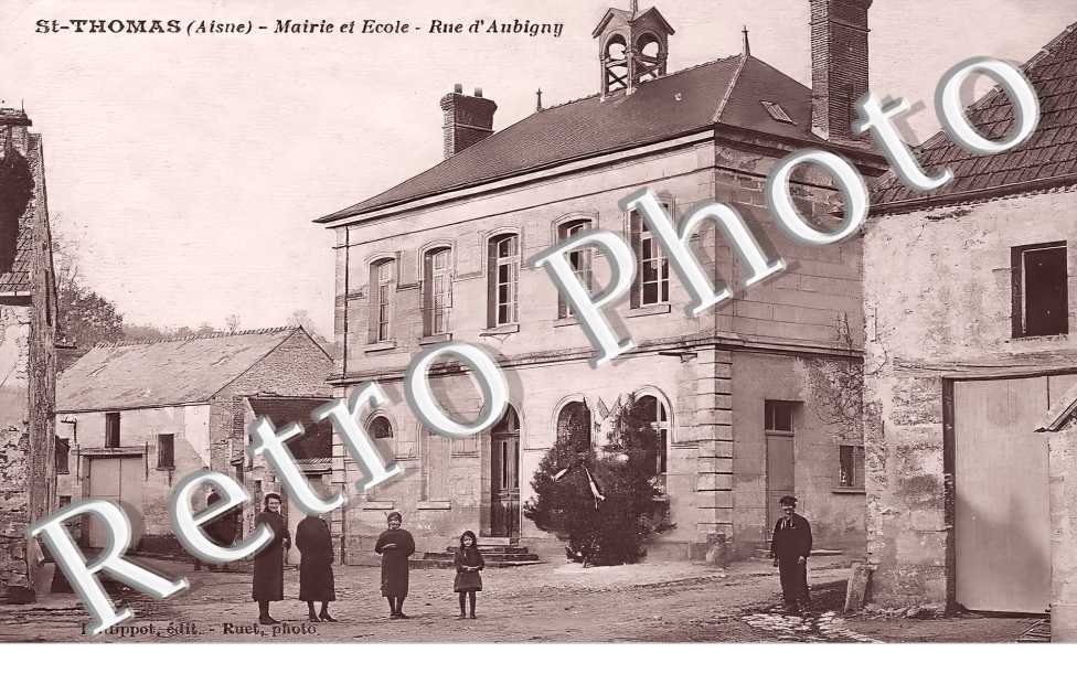 Mairie et école. Rue d'Aubigny