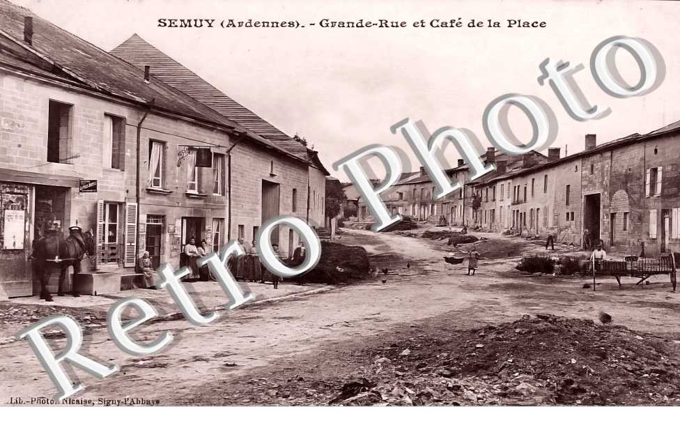 Grande rue et café de la place