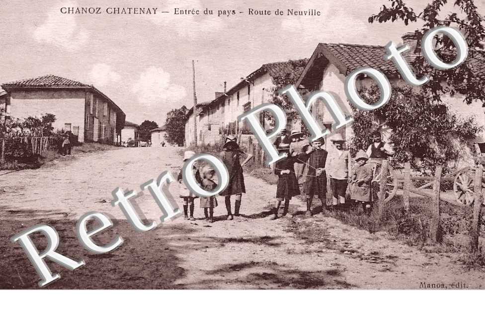 entrée du pays. Route de Neuville