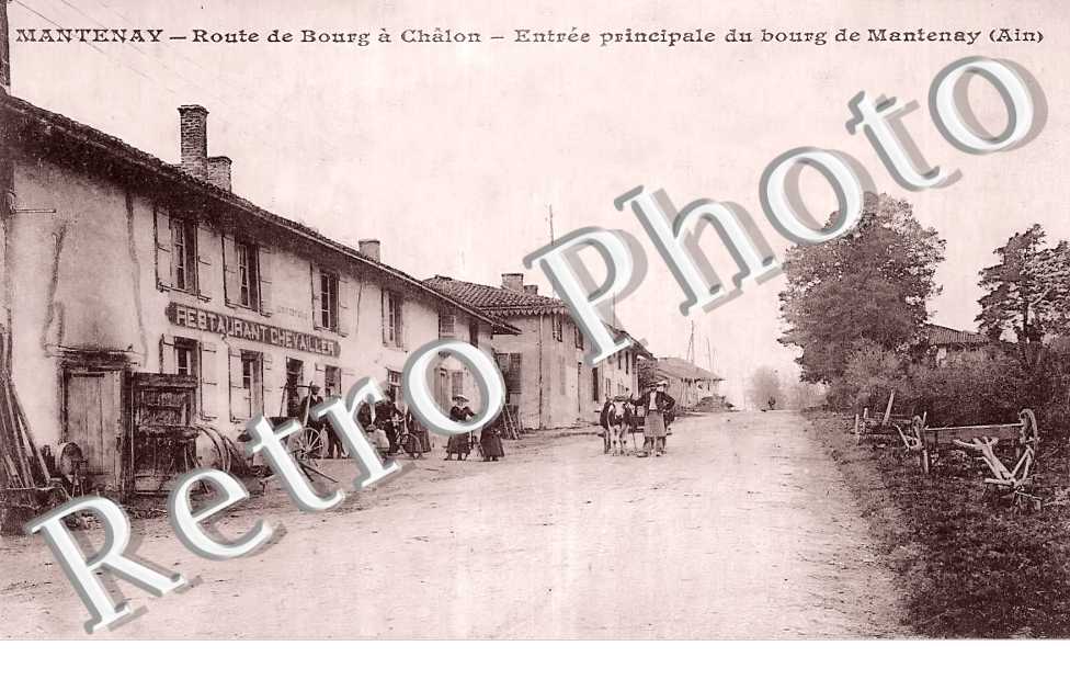 route de Bourg à Châlon. Entrée principale du bourg.